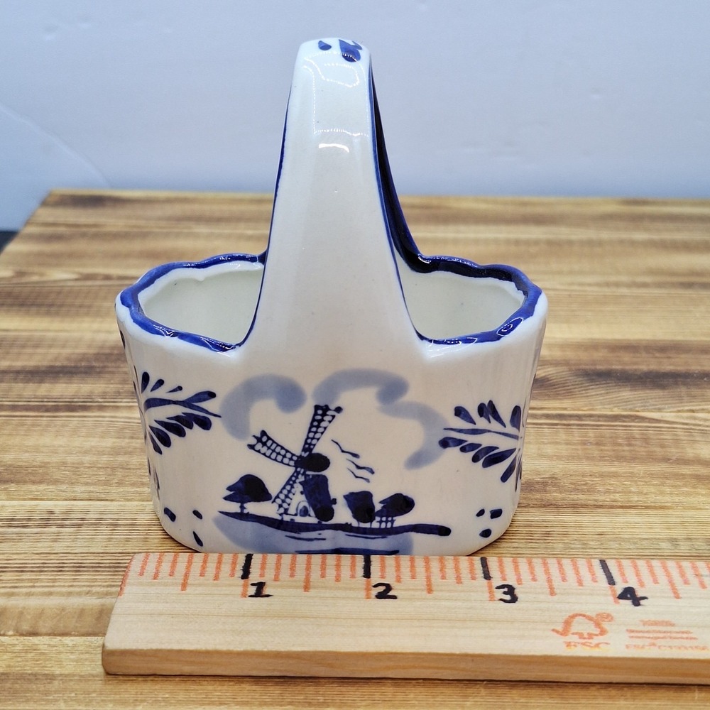 Blue and White Porcelain Handled Basket with Windmill Scene Unbranded‎ - Picture 9 of 9